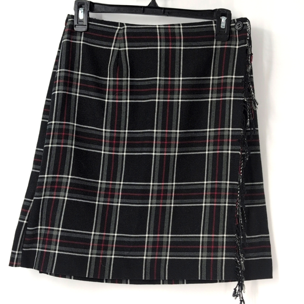 Requirements petite skirt size 6 P great condition.